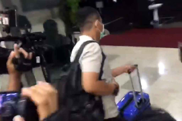 Sejauh ini, Azis Syamsuddin belum dapat dihubungi untuk diminta keterangan soal penggeledahan ruangan kantornya oleh penyidik KPK.