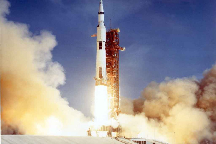 Crewmate Aldrin memimpin penghormatan, menulis di Twitter: