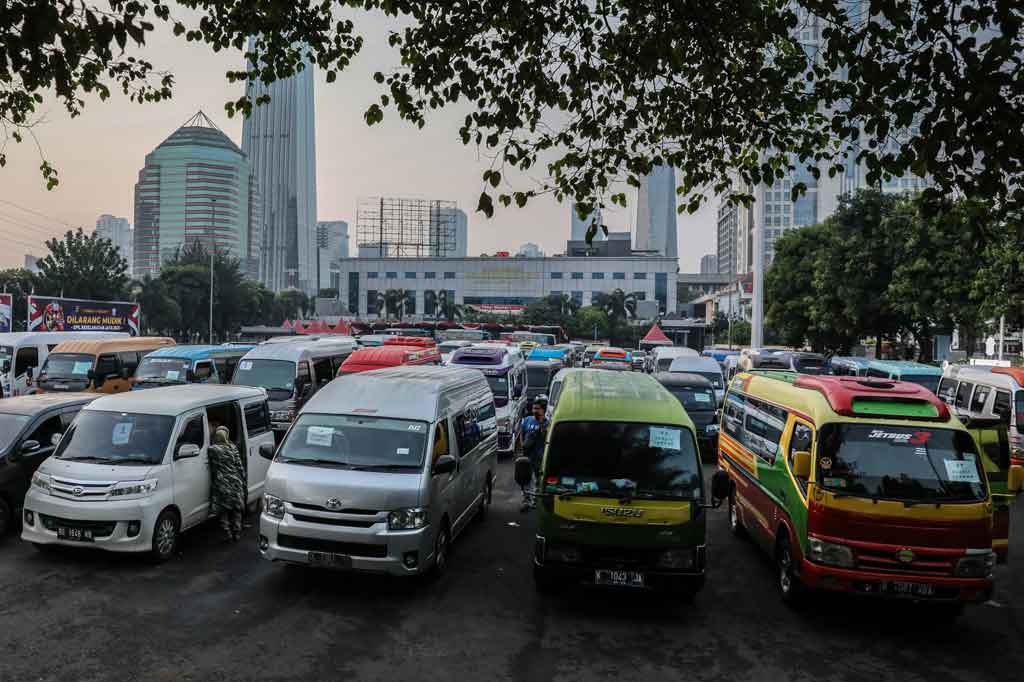 Direktorat Lalu Lintas Polda Metro Jaya mengamankan sebanyak 115 kendaraan travel gelap atau yang tidak memiliki izin trayek yang membawa penumpang mudik keluar Jabodetabek menjelang pelarangan mudik pada 6-17 Mei.