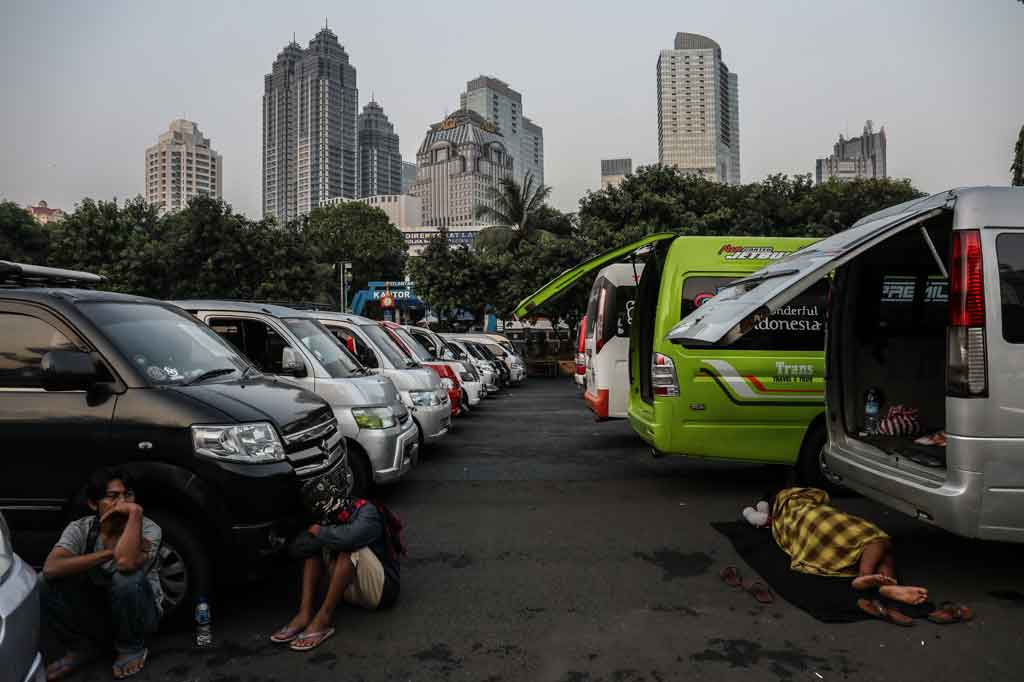 Ia mengatakan travel gelap tersebut mengangkut penumpang dari Jakarta ke berbagai daerah di Jawa Barat, Jawa Tengah, Jawa Timur, bahkan ada yang mengantar sampai ke Lampung. Mereka mematok tarif lebih tinggi dari harga normal.