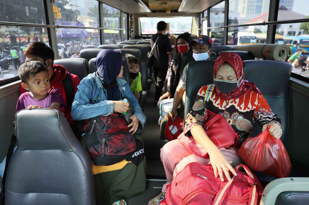 Sambodo mengatakan untuk para penumpangnya akan diputar balik ke tempat asal atau diantar ke terminal. 