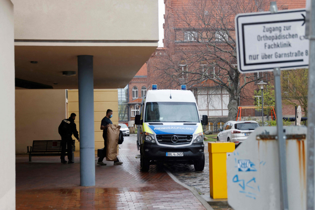 Sampai saat ini belum ada informasi detail mengenai peristiwa di fasilitas kesehatan itu. Motif maupun berapa jumlah korban luka juga belum diungkap. Polisi Jerman juga belum mau memberikan pernyataan lengkap soal tindak kekerasan di Klinik Oberlin.