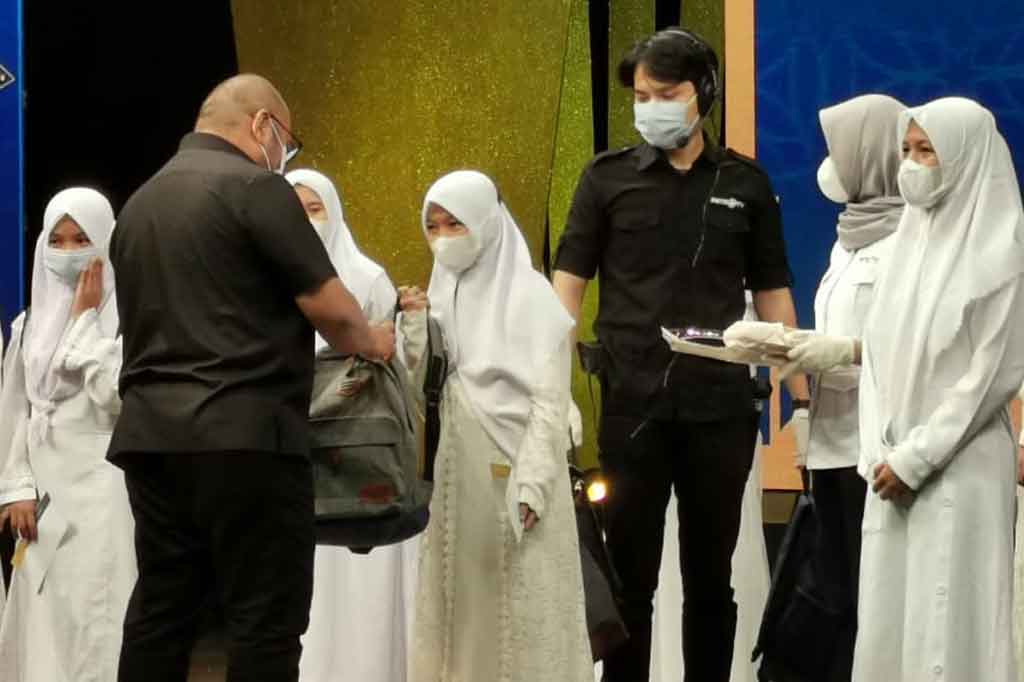 Metro TV bersama Badan Amil Zakat Nasional (Baznas) menggelar acara 'Berbagi Kebahagiaan Bersama 5.000 Anak Yatim' dalam rangka perayaan Ramadan dan menyambut Idulfitri 1442 Hijriah. Kegiatan dilaksanakan secara di Grand Studio Metro TV, Kebon Jeruk, Jakarta Barat dan online pada Kamis, 29 April 2021.