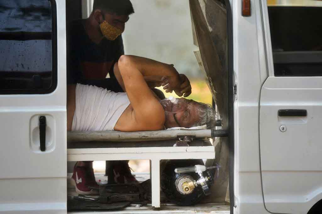 Namun India, yang merupakan salah satu produsen vaksin terbesar di dunia, tidak memiliki persediaan untuk memenuhi syarat bagi sekitar 600 juta orang.