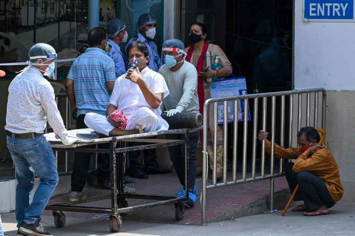 Para Rabu, 28 April, India membuka pendaftaran untuk semua orang yang berusia di atas 18 tahun untuk diberikan suntikan vaksin yang akan dimulai Sabtu, 1 Mei 2021.