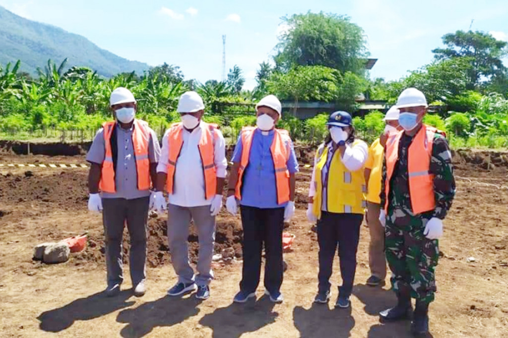 Direktorat Jenderal Perumahan Kementerian Pekerjaan Umum dan Perumahan Rakyat (PUPR) membangun rumah susun bagi Keuskupan Larantuka di Kabupaten Flores Timur, Nusa Tenggara Timur dalam program sejuta rumah.
