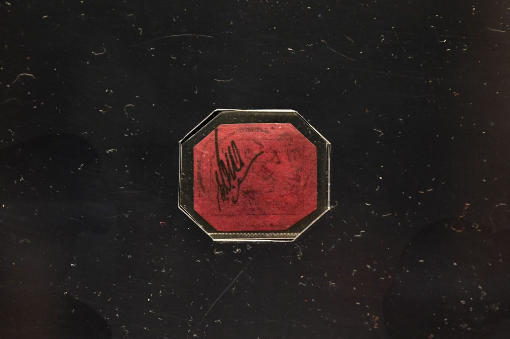 Selembar prangko Guyana Inggris, bernilai satu sen yang diposkan pada 1856 dan merupakan satu-satunya yang tersisa dari seri perangko tersebut, akan dilelang di Sotheby's New York pada 8 Juni 2021 mendatang.