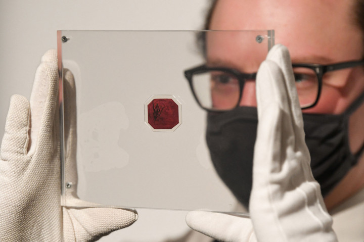 Selembar prangko Guyana Inggris, bernilai satu sen yang diposkan pada 1856 ini merupakan satu-satunya yang tersisa dari prangko tersebut. 