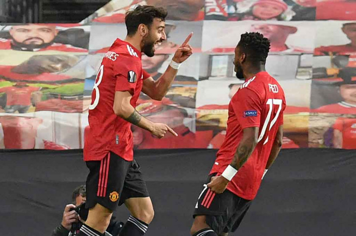 Pasukan Setan Merah berhasil membuka keunggulan pada menit ke-9 lewat tendangan congkel Bruno Fernandes yang menyelesaikan umpan matang Edinson Cavani demi memperdaya kiper Pau Lopez.