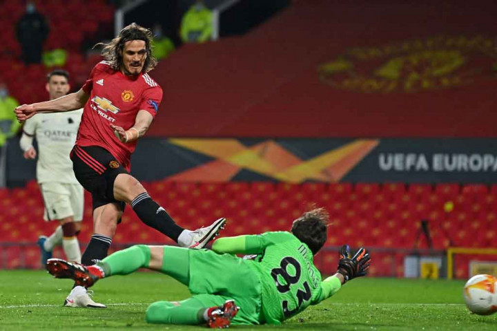 Tiga menit memasuki babak kedua, MU mampu membuat kedudukan kembali imbang lewat gol Cavani yang menyelesaikan umpan Fernandes dengan sepakan yang bersarang ke pojok area tiang jauh.