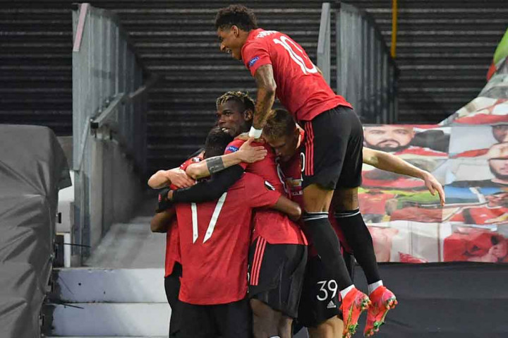 Momentum kebangkitan terus dikendarai oleh MU dan pada menit ke-71, giliran Fernandes yang mencetak gol keduanya lewat eksekusi penalti setelah Cavani dijatuhkan oleh mantan bek Setan Merah, Chris Smalling.