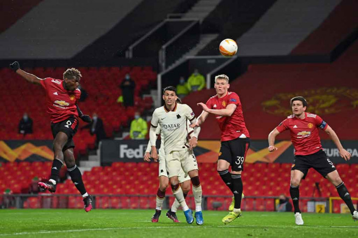 Empat menit berselang, MU kian menegaskan keunggulan mereka menjadi 5-2 lewat tandukan Paul Pogba menyambut sepak pojok kiriman Fernandes.