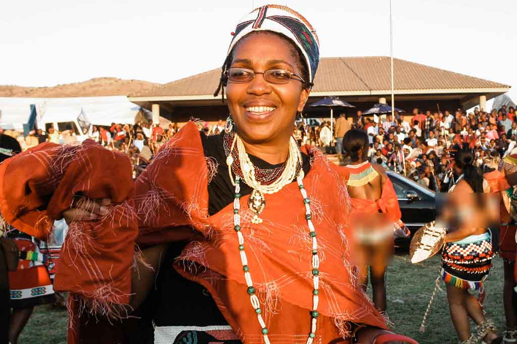 Kematian mendadak Dlamini-Zulu, 65, terjadi beberapa hari setelah dia dilaporkan dirawat di rumah sakit hanya beberapa minggu setelah suaminya dimakamkan.