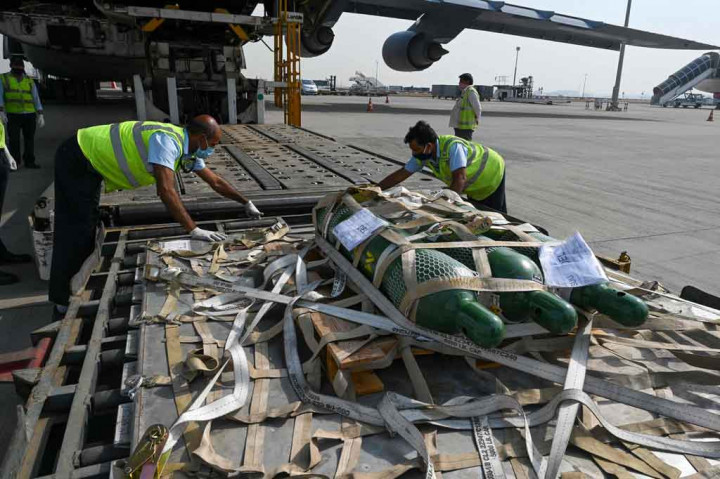 Pejabat AS mengatakan penerbangan khusus, yang juga akan membawa peralatan yang disumbangkan oleh perusahaan dan individu, akan berlanjut hingga minggu depan.