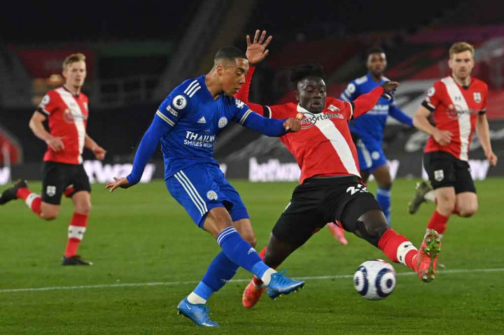 Pada menit ke-37 tim tamu memperoleh peluang bagus lewat sepakan Youri Tielemans, namun masih digagalkan oleh kiper Alex McCarthy menggunakan kakinya. Skor nirgol bertahan hingga turun minum.