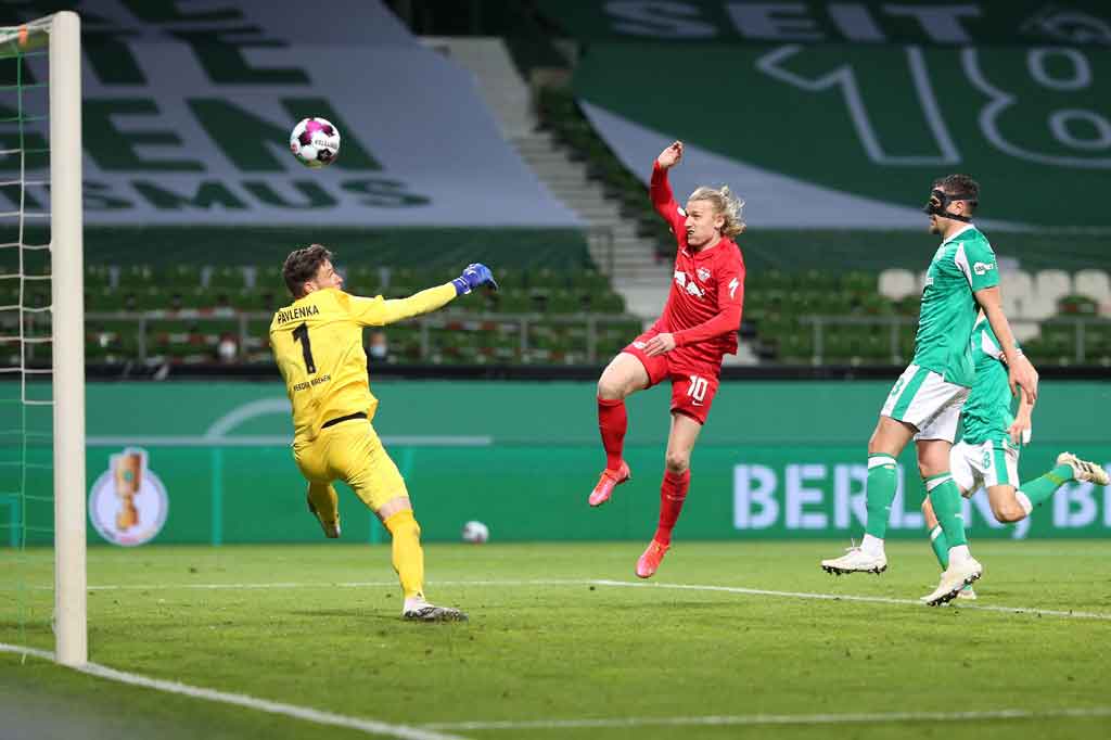 Pertandingan sepertinya akan dilanjutkan ke drama adu penalti, tetapi tepat di akhir babak tambahan kedua Hee-chan dengan cermat meneruskan umpan silang Kevin Kampl ke arah Emil Forsberg yang dengan dingin melesakkannya ke gawang tuan rumah demi mengunci kemenangan untuk membawa Leipzig ke final.
