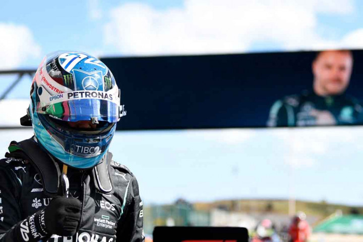 Valtteri Bottas merebut pole position Grand Prix Portugal setelah mengalahkan rekan satu timnya di Mercedes, Lewis Hamilton dengan margin yang sangat tipis di babak kualifikasi, Sirkuit Algarve, Portimao, Sabtu.