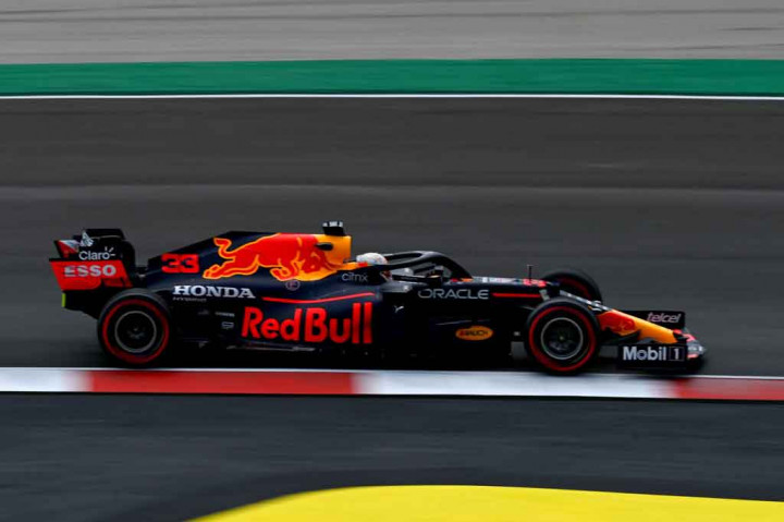 Pembalap tim Red Bull Max Verstappen, yang terpaut satu poin dari Hamilton yang memimpin klasemen pembalap, akan kembali memanfaatkan slipstream ketika start dari P3 besok, ditemani tandemnya, Sergio Perez yang mengamankan P4.