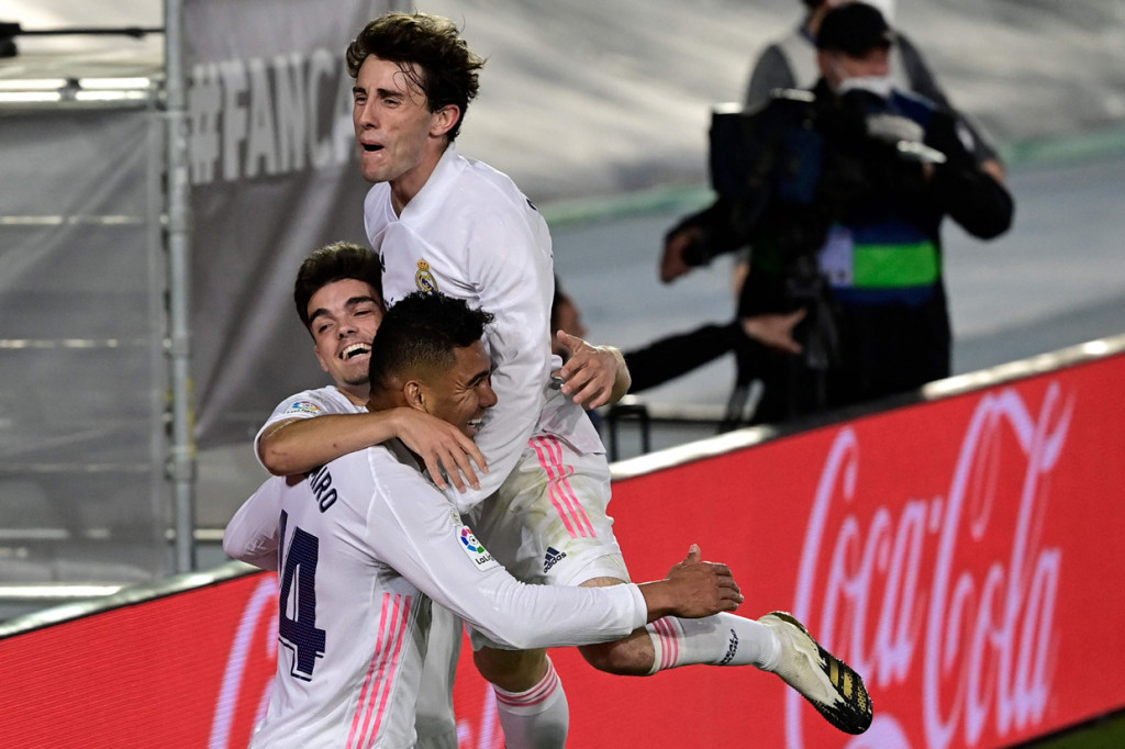 Empat menit berselang, keunggulan Madrid bertambah jadi 2-0.