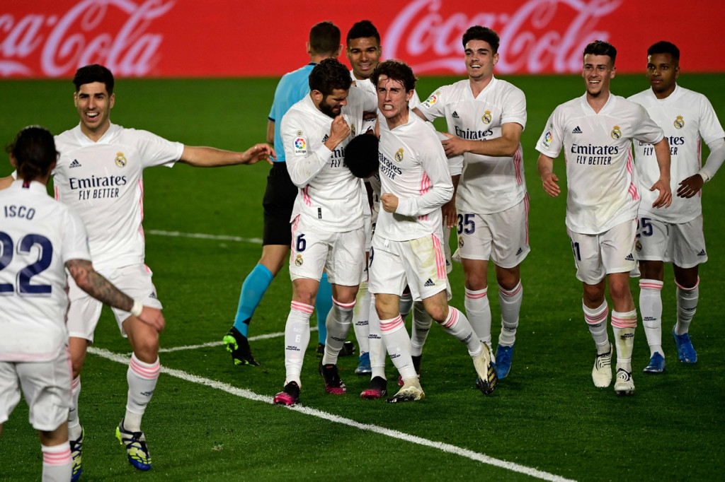 Madrid yang menempati posisi kedua saat ini masih tertinggal satu poin dari Atletico Madrid yang sangat kuat bertengger di puncak klasemen Liga Spanyol 2020-2021.