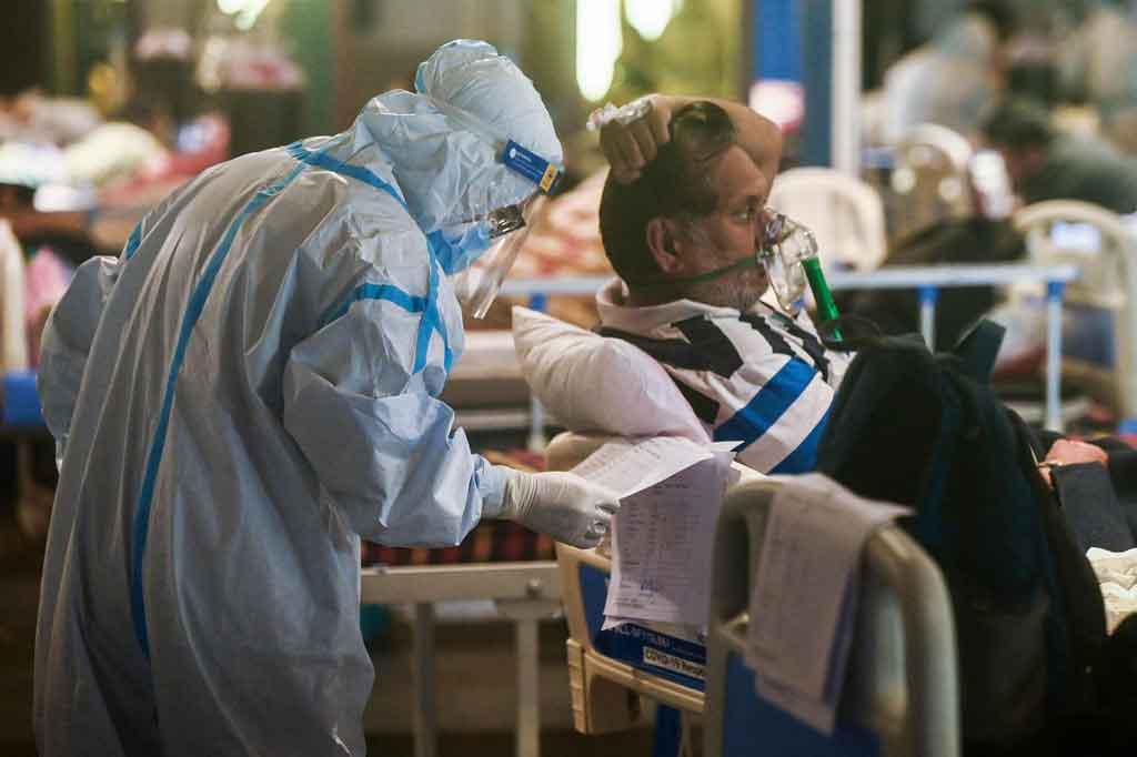 India melaporkan peningkatan kasus covid-19 harian sebanyak 401.993 kasus virus corona jenis baru pada Sabtu, 1 Mei 2021, saat negara tersebut membuka program vaksinasi besar-besaran untuk orang dewasa, meski sejumlah negara bagian telah mewanti-wanti akan adanya kekurangan vaksin akut.