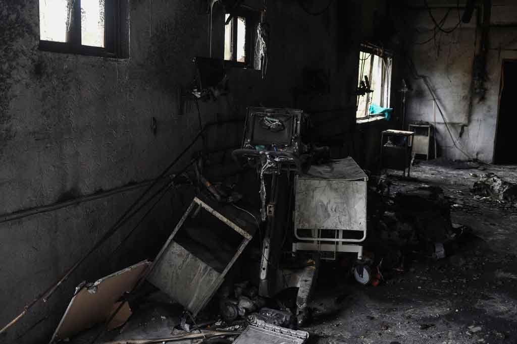 Sedikitnya 16 pasien covid-19 dan dua perawat meninggal dalam serangkaian kebakaran rumah sakit di India, Sabtu, 1 Mei 2021.