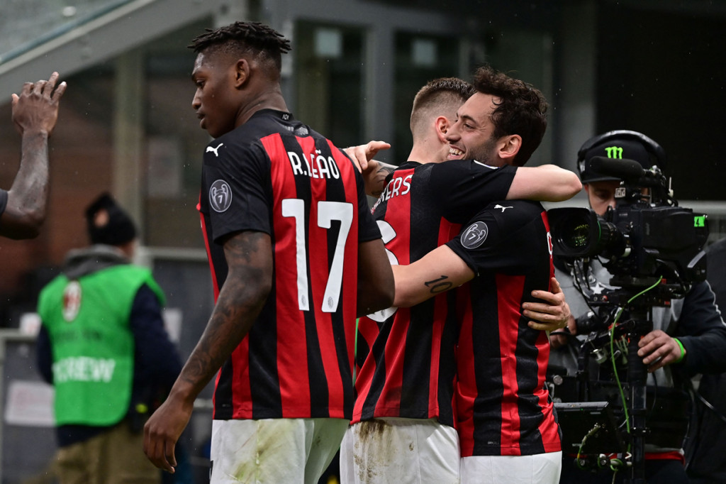 AC Milan meraih kemenangan 2-0 saat menjamu Benevento di pertandingan Serie A di San Sito.