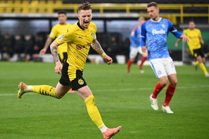 Pesta gol Dortmund berlanjut empat menit kemudian. Marco Reus tak ingin ketinggalan momen, dengan ikutan menjebol gawang Holstein Kiel, setelah mendapat umpan terobosan Emre Can. Skor menjadi 3-0.