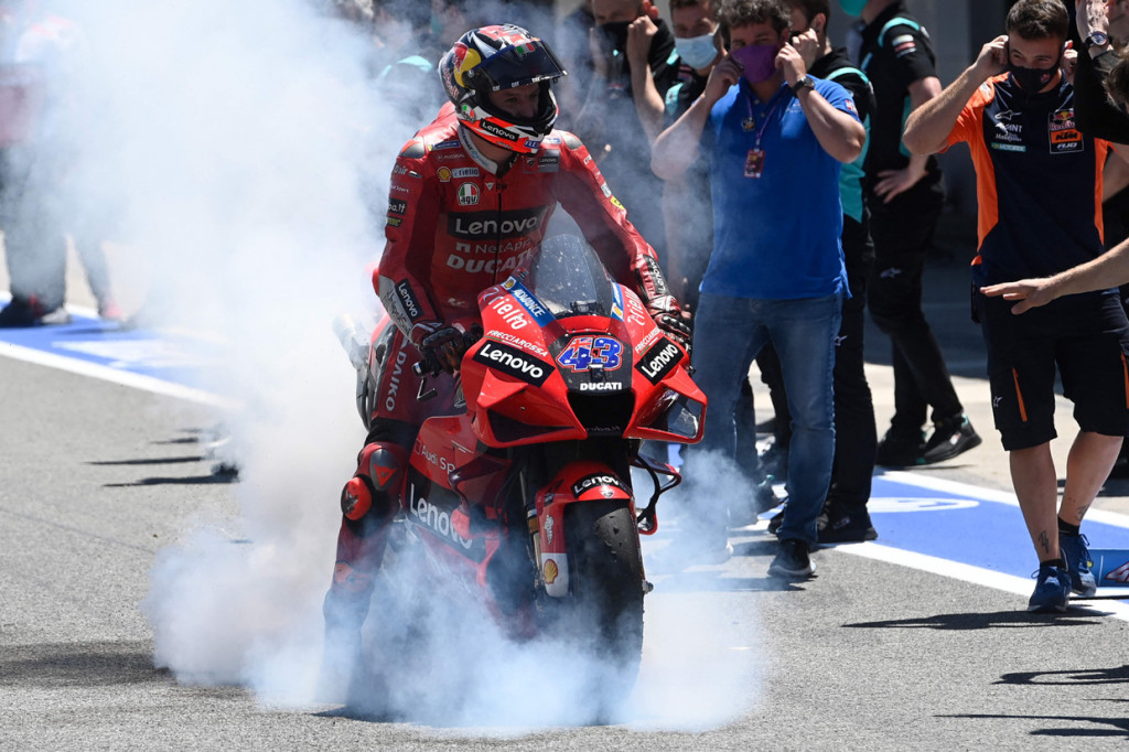Pebalap Ducati, Jack Miller, berhasil memenangi balapan MotoGP Spanyol 2021 yang berlangsung di Sirkuit Jerez.