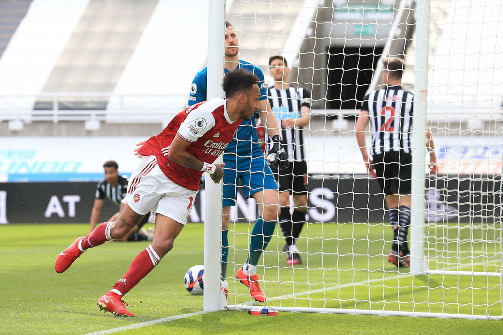 Arsenal baru bisa menggandakan keunggulan pada menit ke-66. Mendapat umpan Gabriel Martinelli, Pierre-Emerick Aubameyang memaksa Dubravka memungut bola dari gawangnya untuk kali kedua.