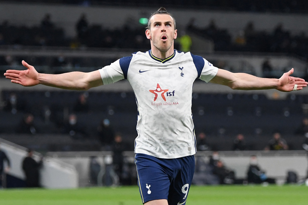 Gareth Bale menjadi bintang kemenangan The Lilywhites usai membuat hat-trick.