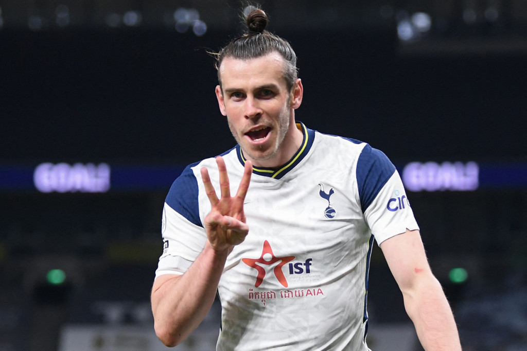 Gareth Bale melakukan selebrasi usai mencetak gol ke gawang Sheffield United.