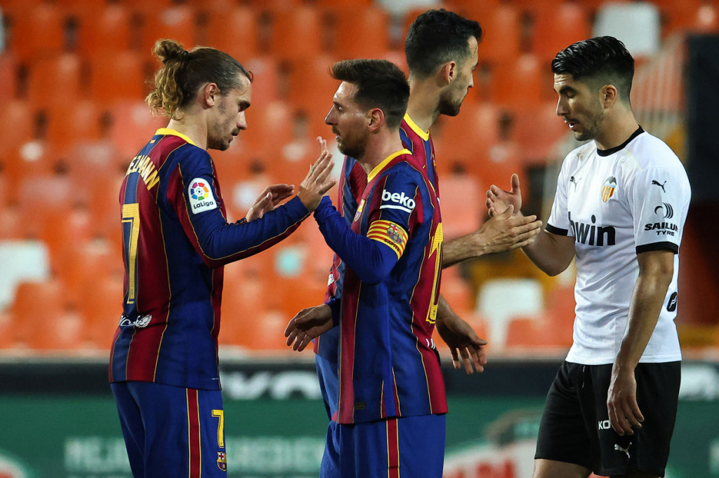 Barcelona meraih kemenangan di jornada ke-34 Liga Spanyol. Bertandang ke markas Valencia di Mestalla, Senin, 3 Mei 2021, Lionel Messi dkk menang 3-2.