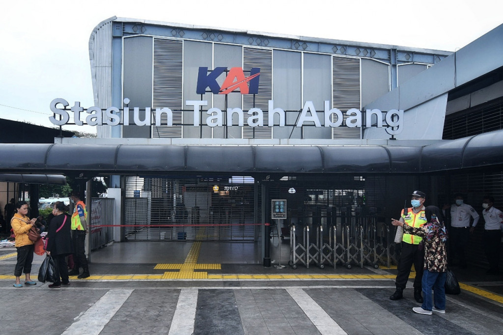 PT Kereta Commuter Indonesia (KCI) melakukan rekayasa untuk perjalanan kereta rel listrik (KRL) yang melintasi atau tujuan Stasiun Tanah Abang mulai hari ini pada pukul 15.00 sampai 19.00 WIB. 