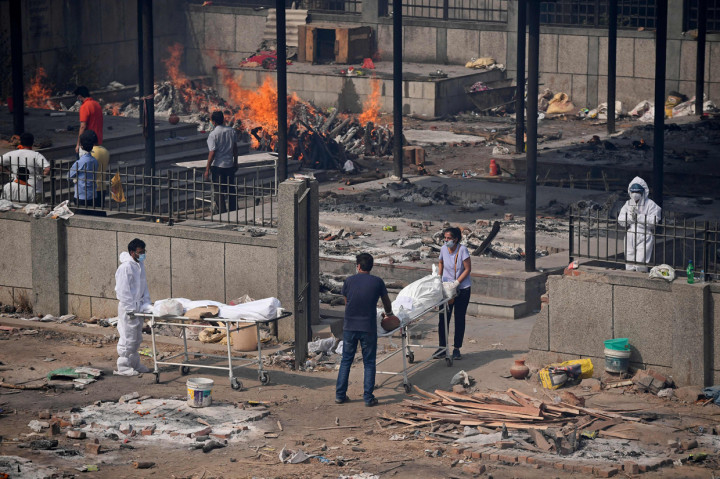 Total kasus Covid-19 di India nyaris menembus 20 juta setelah pemerintah kembali melaporkan 300 ribu infeksi virus corona harian pada Senin, 3 Mei 20221. Meski terus bertambah, kasus Covid-19 di India diperkirakan belum mencapai puncaknya.