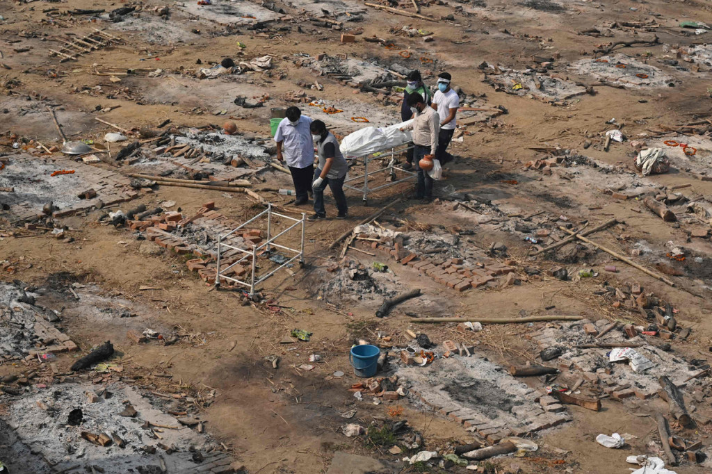 Sementara itu, 3.417 orang dilaporkan meninggal dunia akibat Covid-19 di India dalam 24 jam belakangan. Dengan demikian, total 218.959 korban jiwa akibat infeksi virus korona sejak tahun lalu.