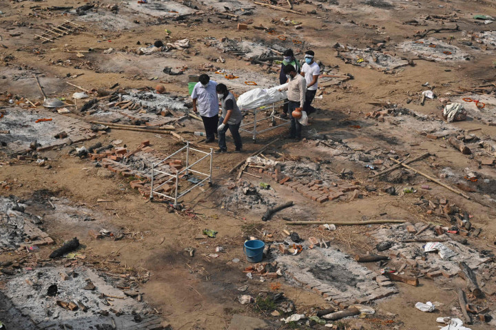 Sementara itu, 3.417 orang dilaporkan meninggal dunia akibat Covid-19 di India dalam 24 jam belakangan. Dengan demikian, total 218.959 korban jiwa akibat infeksi virus korona sejak tahun lalu.