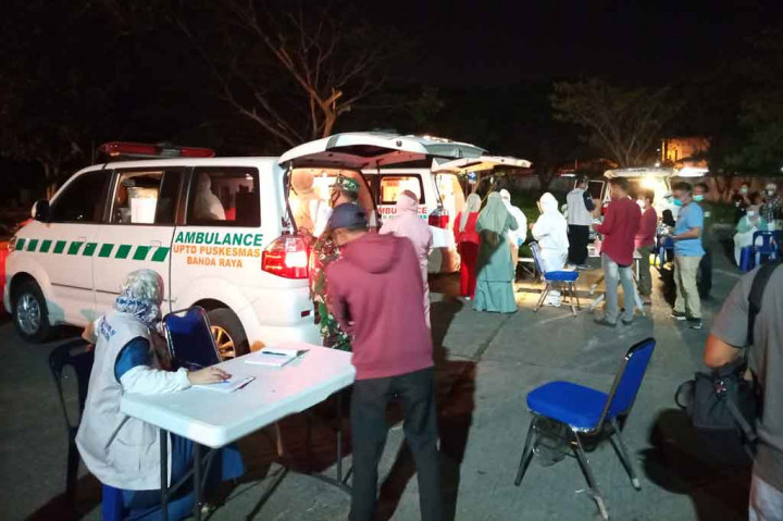 Direktur lalu lintas (Dirlantas) Polda Aceh Kombes Dicky Sondani, mengatakan jika ada penumpang dan sopir yang positif covid-19 pihaknya beserta tim gabungan akan langsung mengisolasi yang bersangkutan dan tidak diizinkan untuk melanjutkan perjalanan.