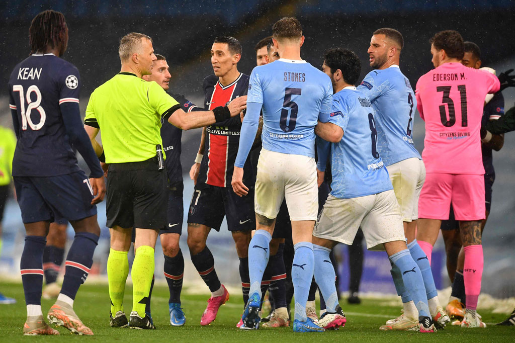 Kegagalan demi kegagalan yang diderita PSG berujung pada frustrasi yang mendera Di Maria pada menit ke-69, ketika ia terlihat sengaja menginjak kaki Fernandinho saat mengambil bola lemparan ke dalam. Pelanggaran tersebut berbuah kartu merah.