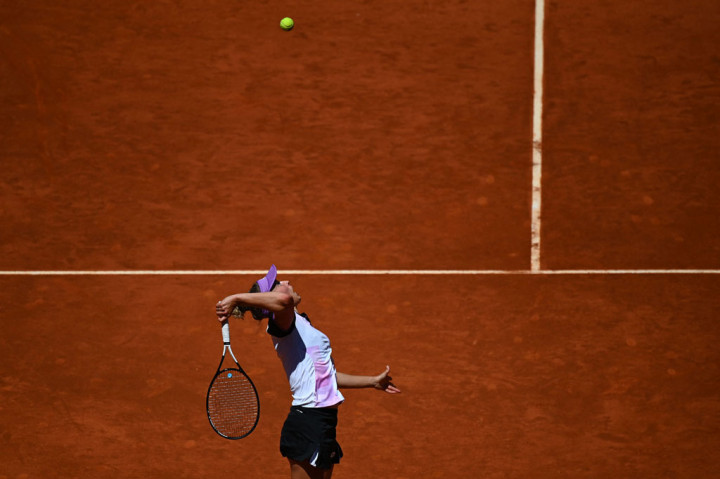 Selanjutnya di perempat final, Mertens akan bertemu unggulan kelima Aryna Sabalenka yang mengalahkan Jessica Pegula 6-1, 6-2 di babak ketiga. 