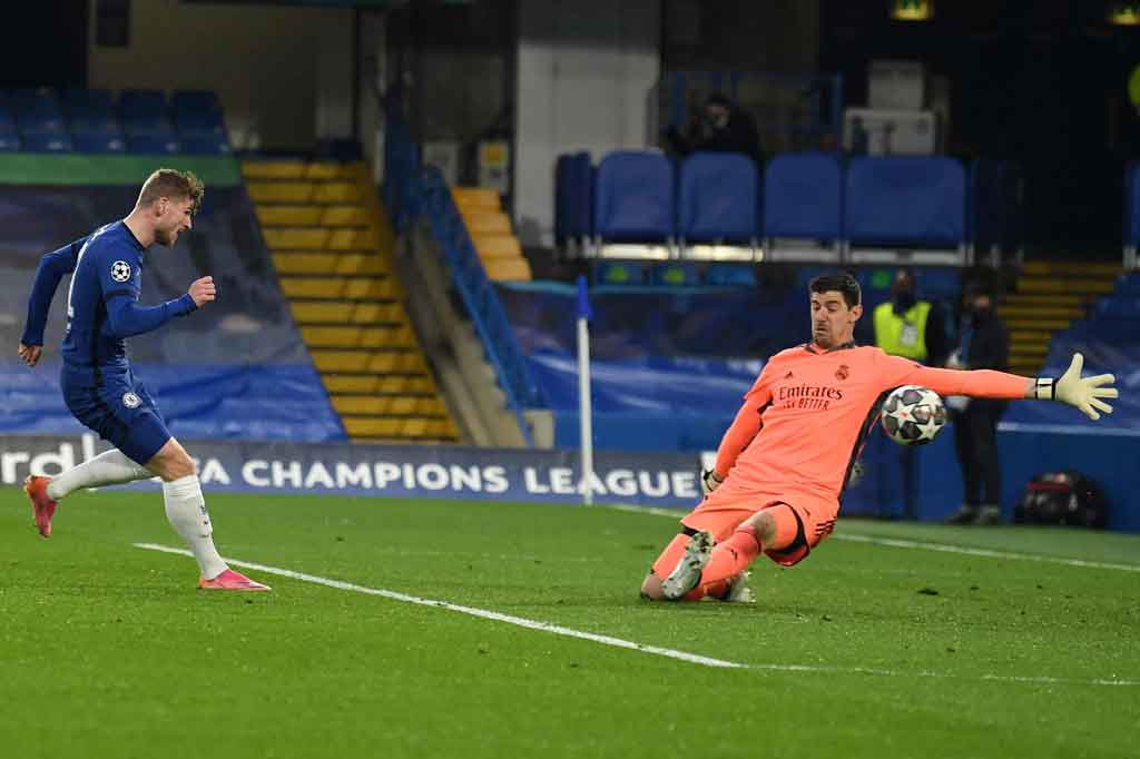 Pada menit ke-18 Timo Werner berhasil menjebol gawang Real Madrid, tetapi gol itu dianulir karena ia sudah terjebak offside saat Ben Chilwell mengirimkan umpan tarik.  