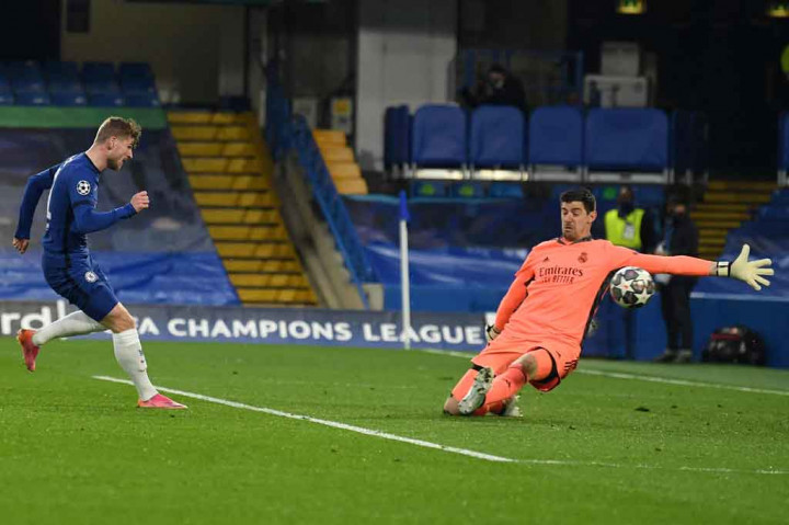 Pada menit ke-18 Timo Werner berhasil menjebol gawang Real Madrid, tetapi gol itu dianulir karena ia sudah terjebak offside saat Ben Chilwell mengirimkan umpan tarik.  