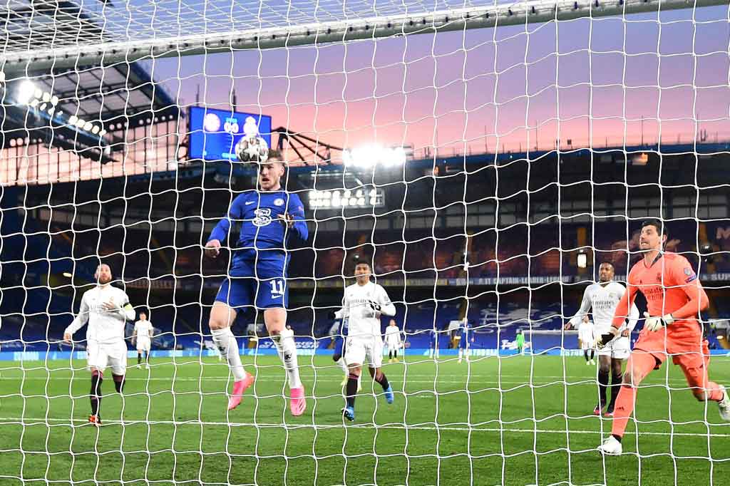 Dua menit kemudian, Chelsea justru mampu membuka keunggulan ketika tembakan congkel Kai Havertz memperdaya Courtois, bola membentur mistar gawang dan langsung disundul Werner untuk membobol gawang tim tamu.  