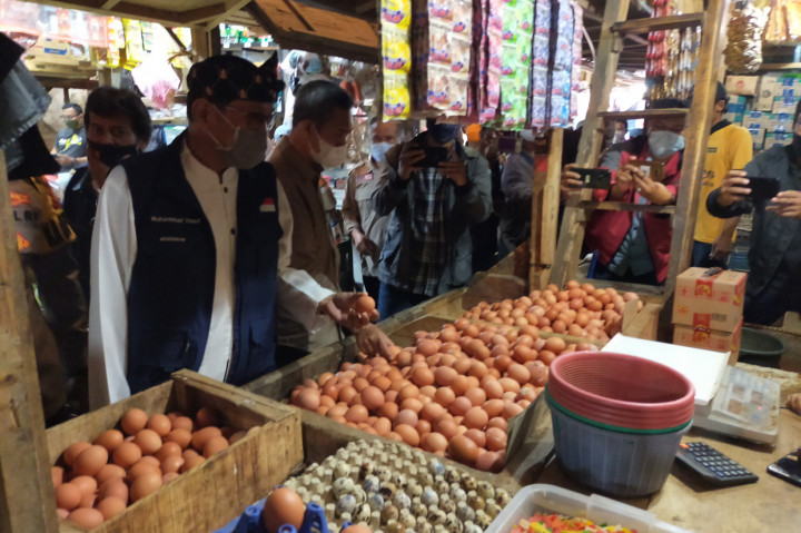 Tim Pengendali Inflasi Daerah (TPID) Kota Tasikmalaya melakukan inspeksi mendadak (Sidak), jelang lebaran 1442 Hijriah dilakukan di Pasar Tradisional Cikurubuk, Gudang bulog dan Pertamina.