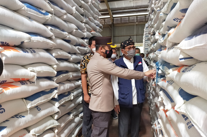 Inspeksi mendadak dilakukan tim gabungan mulai dari, Pelaksana Tugas Wali Tasikmalaya, Kapolres Tasikmalaya Kota, Wakasdim 0612 Tasikmalaya, Bank Indonesia, Disperindag, Perekonomian, Pertanian.