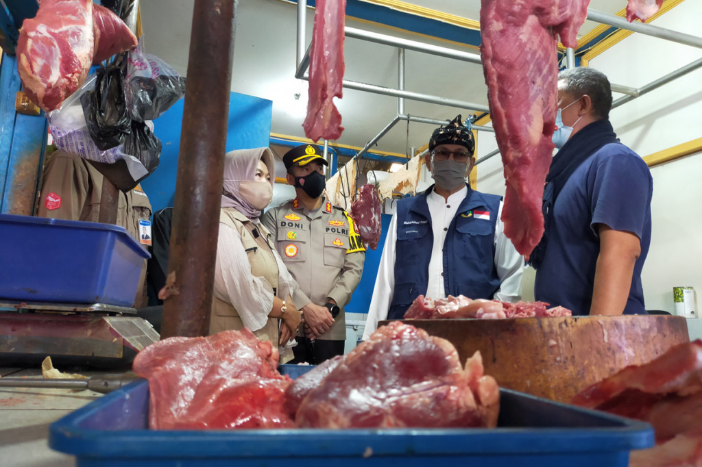 Kegiatan tersebut, dilakukannya dengan sasaran telur, bawang merah, daging ayam, daging sapi, cabai merah, beras, bawang putih, beras dan gas elpiji 3 kg.