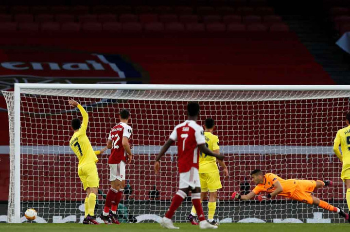 Pada menit ke-26, Arsenal menciptakan serangan berbahaya pertama mereka lewat kapten Pierre-Emerick Aubameyang yang menyambar bola liar sapuan Alfonso Pedraza. Sayang tembakan volinya hanya menyerempet tiang gawang.