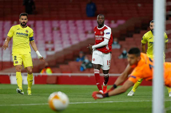 Memasuki babak kedua Arsenal berusaha tampil lebih agresif sayang umpan cerdik Kieran Tierney yang berusaha diselesaikan Nicolas Pepe masih melenceng dari sasaran.