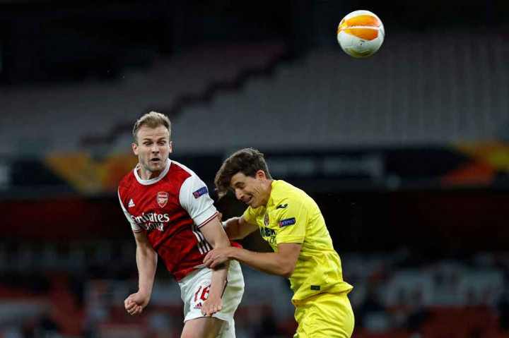 Arsenal terus berusaha membongkar pertahanan Villarreal dan pada menit ke-71 mendapat tendangan bebas yang dieksekusi Bukayo Saka. Sayang sundulan Rob Holding masih melambung di atas mistar gawang.