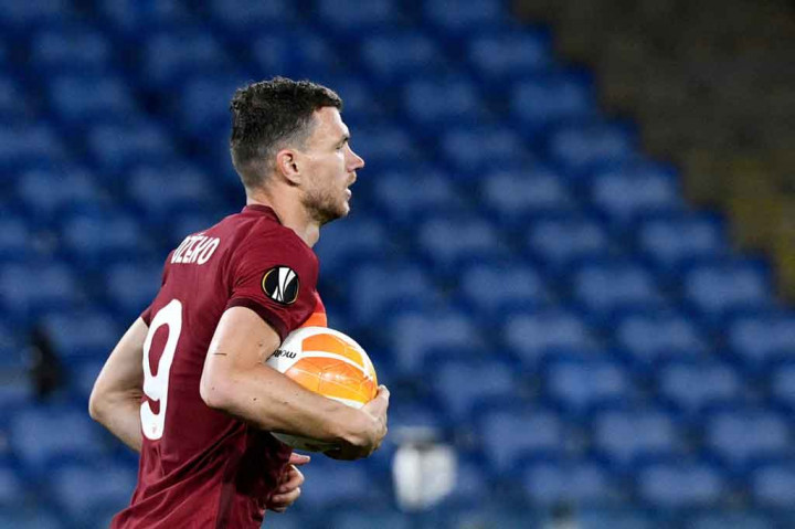 Di paruh kedua Roma berusaha tampil lebih agresif. Dan pada menit ke-57 kerja keras mereka membuahkan hasil ketika Dzeko berdiri di posisi yang tepat untuk menanduk bola tembakan voli Pedro Rodriguez. Skor berubah menjadi 1-1.